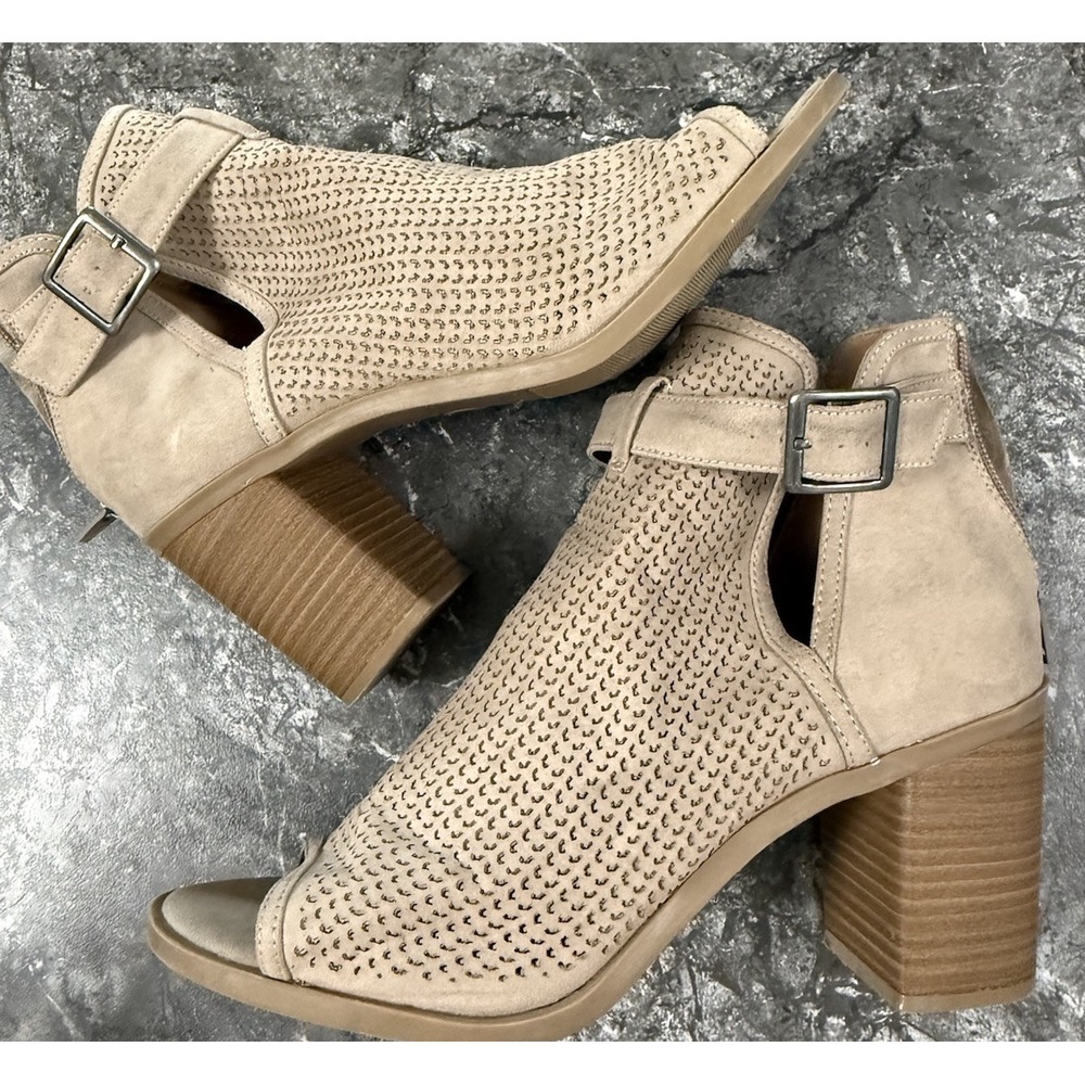 Universal Thread Edith Peep Toe Perforated Ankle Buckle Booties Sandals Beige 10
